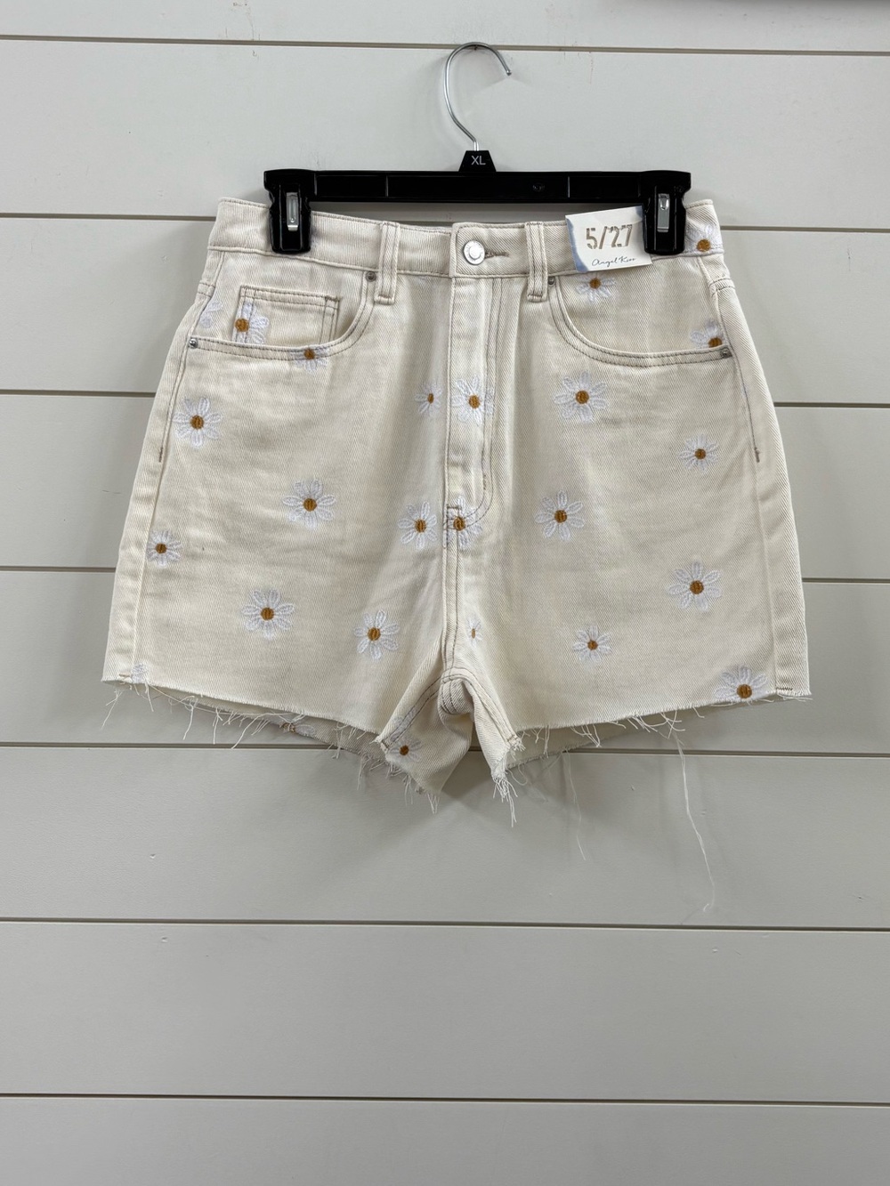 Angel Kiss Cream Daisy Embroidered Frayed-Hem Jean Shorts